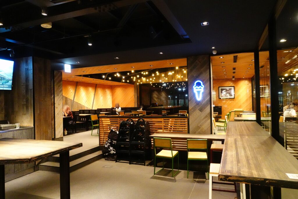 シェイク シャック 日本1号店 外苑いちょう並木店|本店の旅